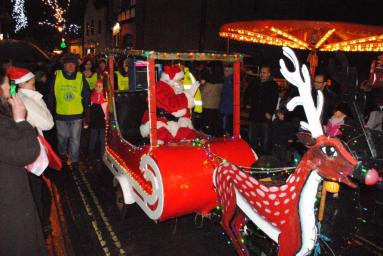 Christmas Fayre - Here comes Santa Clause in his sleigh