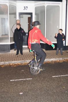 Unicyclist makes it look wheely easy
