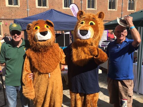Roary the Lion on the left, meets Hentry the Eton mascot on thhe right. With Lion Steve far left and Lion John far right